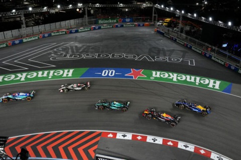 Три команды Формулы‑1 подали иск из‑за возможного технического преимущества "Мерседеса" и "Ред Булла"