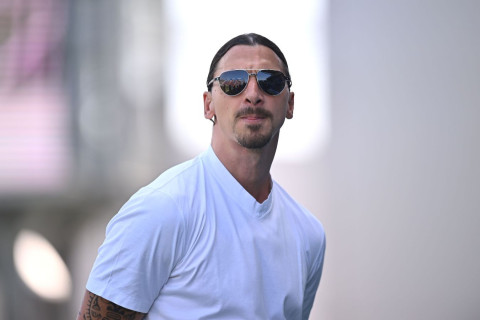 Zlatan İbrahimoviç Həbib Nurməhəmmədovla qol güləşdirib - FOTO/VİDEO