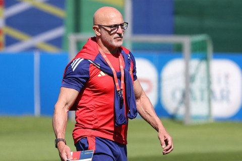 Luis de la Fuente named IFFHS men’s national team coach of the year for 2025