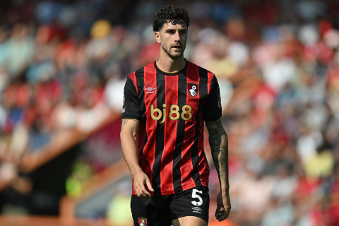 “Barselona” Premyer Liqa müdafiəçisi uğrunda “Atletiko Madrid”lə rəqabət apara bilər