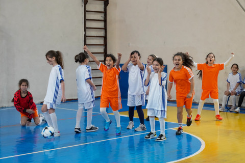 Futbola doğru ilk addımlar: Məktəblilərlə görüşdən FOTOREPORTAJ