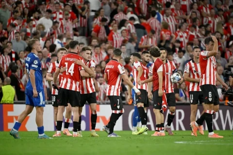 “Atletik” “Qarabağ”la oyunda azarkeşlərinin davranışına görə cəzalandırılıb