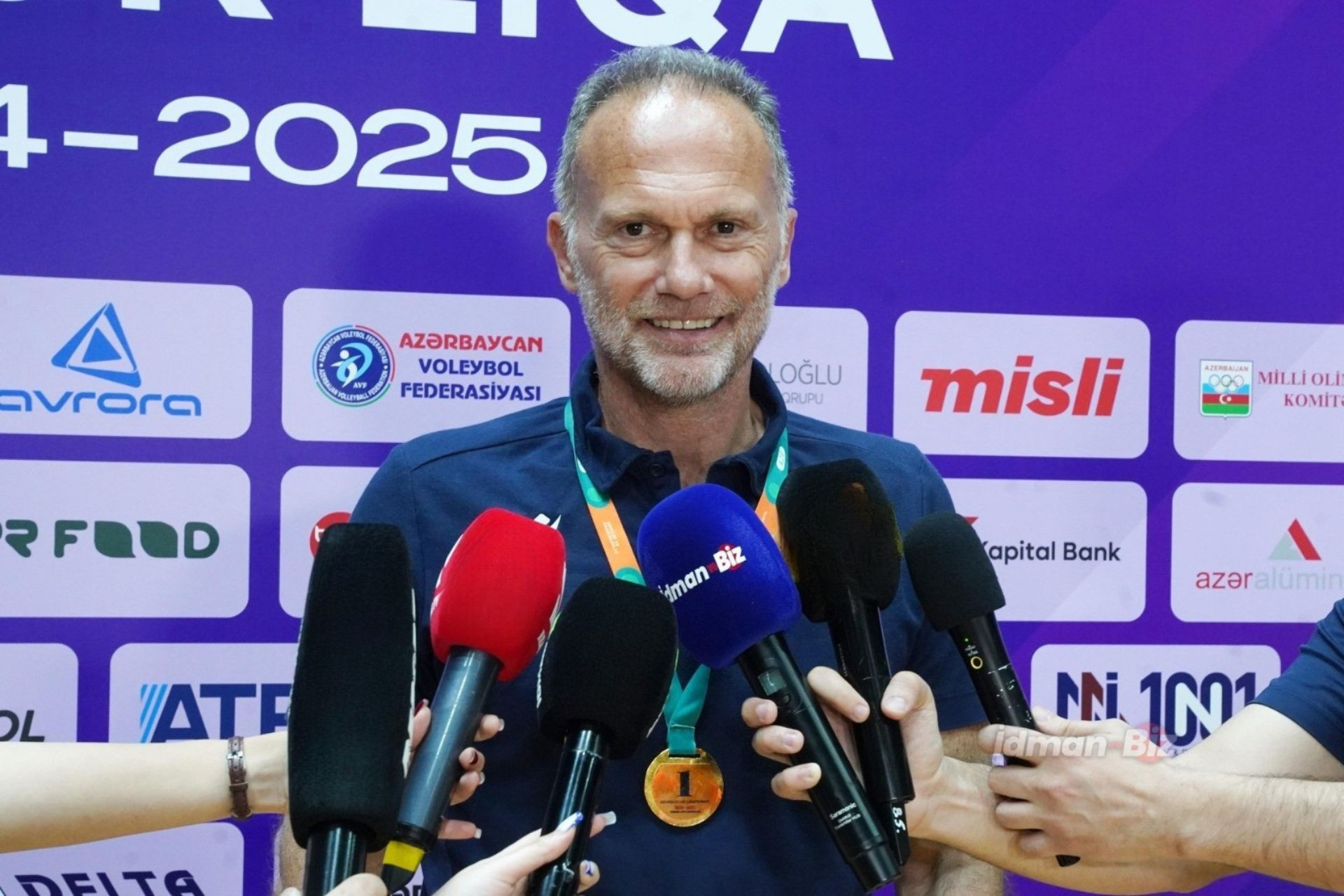 “Qadınlarla ünsiyyətdə hər sözü ölçüb-biçmək lazımdır, çünki onlar çox həssasdırlar” - “Azərreyl”in baş məşqçisinin İDMAN.BİZ-ə MÜSAHİBƏSİ