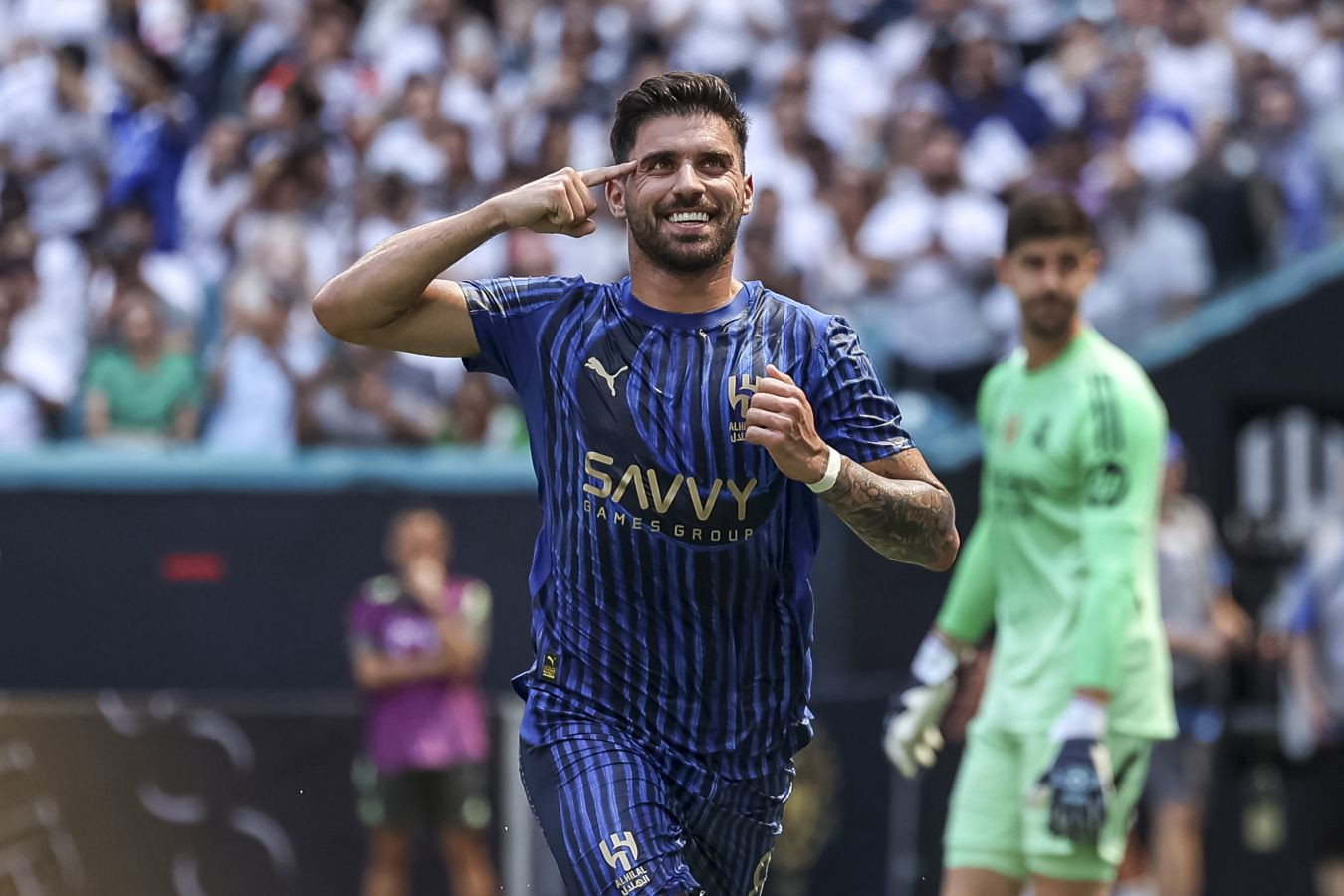 “Real” iki klubdan yarımmüdafiəçi transfer etmək istəyir