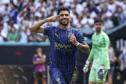 “Real” iki klubdan yarımmüdafiəçi transfer etmək istəyir