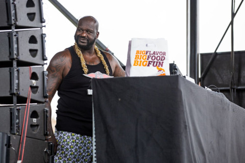 Şakil O’Nil teleşou zamanı nəhəng ekranı sındırıb