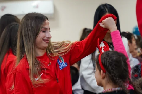 Milli komandanın üzvləri uşaq sığınacağını ziyarət ediblər - FOTO