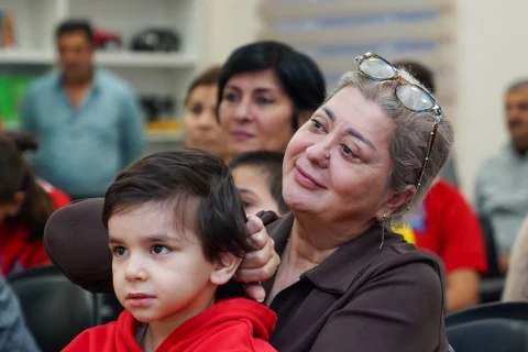 Milli komandanın üzvləri uşaq sığınacağını ziyarət ediblər - FOTO