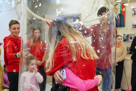 Milli komandanın üzvləri uşaq sığınacağını ziyarət ediblər - FOTO