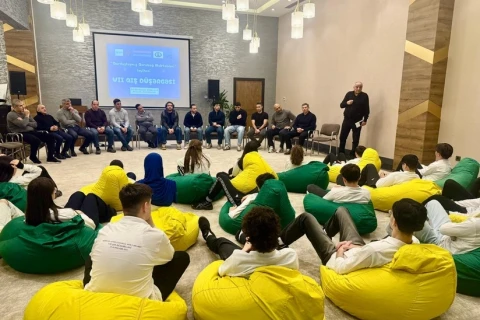 Çempion cüdoçular şəhid övladları üçün təşkil olunan qış düşərgəsinin iştirakçıları ilə görüşüblər - FOTO