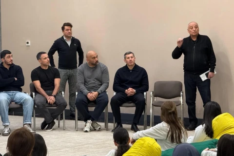 Çempion cüdoçular şəhid övladları üçün təşkil olunan qış düşərgəsinin iştirakçıları ilə görüşüblər - FOTO