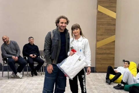 Çempion cüdoçular şəhid övladları üçün təşkil olunan qış düşərgəsinin iştirakçıları ilə görüşüblər - FOTO