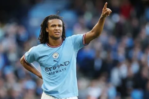 Четыре клуба АПЛ хотят помешать трансферу "Барселоны"