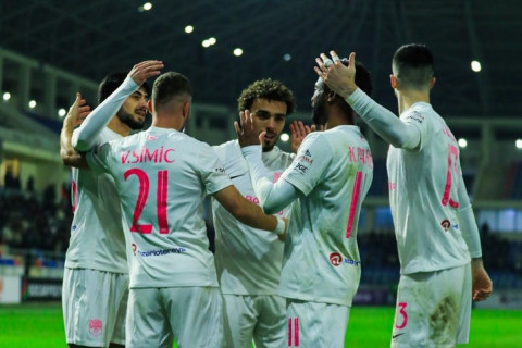 "Sabah" iki legionerlə vidalaşmağa yaxındır