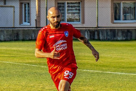 Kurban Berdıyevin güvənmədiyi yarımmüdafiəçi karyerasını "Kəpəz"də davam etdirəcək