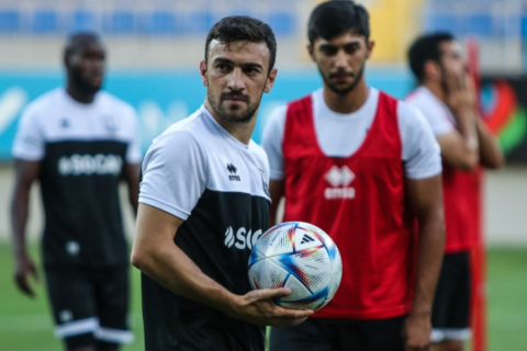 Qara Qarayev məşqçiliyə başlayır