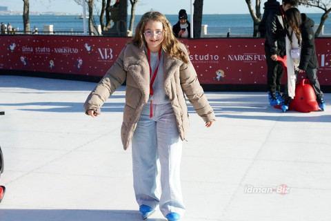 Bakı bulvarındakı buz meydançasında bayram ab-havası - İDMAN.BİZ-in FOTOREPORTAJI