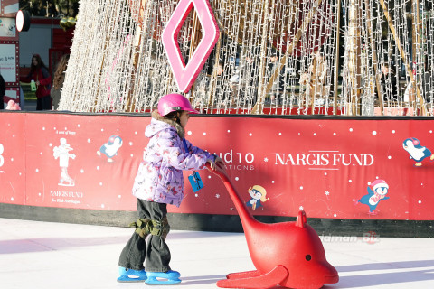 Bakı bulvarındakı buz meydançasında bayram ab-havası - İDMAN.BİZ-in FOTOREPORTAJI