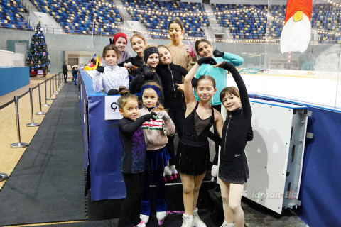 Первые шаги на льду: в Баку растет интерес детей к зимним видам спорта - ФОТОРЕПОРТАЖ İDMAN.BİZ