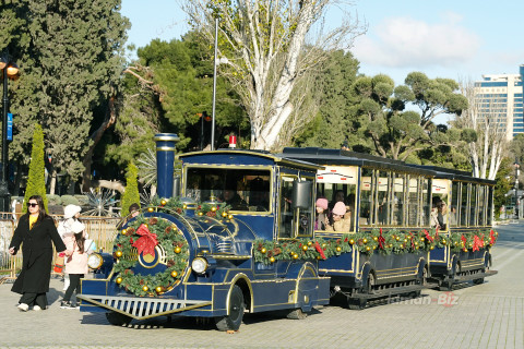 Bakı bulvarındakı buz meydançasında bayram ab-havası - İDMAN.BİZ-in FOTOREPORTAJI