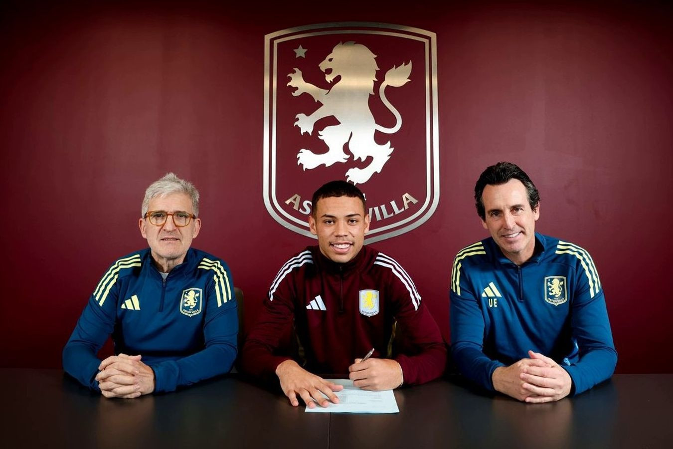 “Aston Villa” 19 yaşlı braziliyalı futbolçu ilə müqavilə imzalayıb