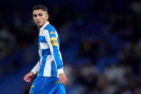 "Барселона" проявляет интерес к полузащитнику "Депортиво"