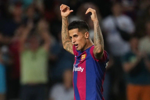 Названы причины, мешающие возвращению Канселу в "Барселону"