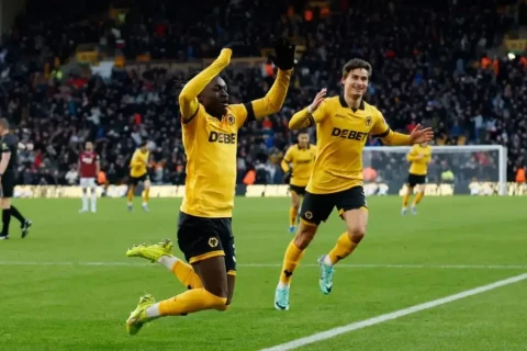 "Вулверхэмптон" одержал первую победу в сезоне АПЛ