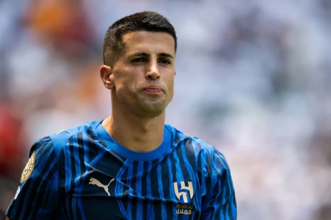 "Барселона" включилась в борьбу за Жоау Канселу