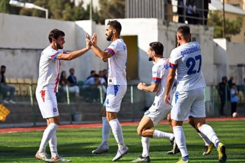 İkinci Liqanın lideri dörd futbolçu ilə vidalaşdı