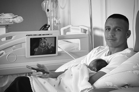 Alexis Sanchez welcomes the birth of his daughter and shares an emotional message - FOTO