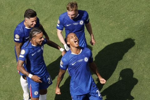 "Челси" и "Манчестер Юнайтед" нацелились на защитника из Серии А