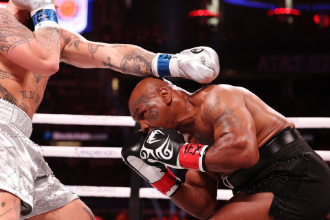 Майк Тайсон показал лучшие моменты 2025 года - ВИДЕО