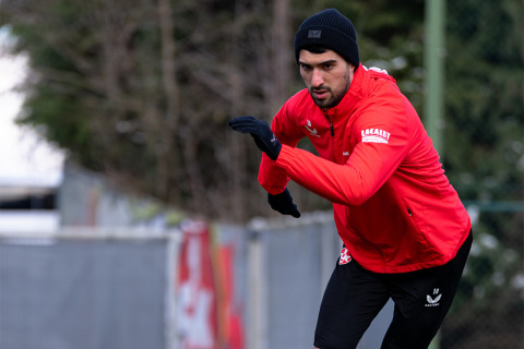 Махир Эмрели и его партнер по команде вернулись к тренировкам на поле - ФОТО