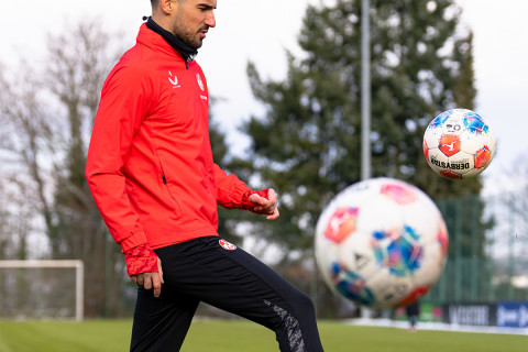 Махир Эмрели и его партнер по команде вернулись к тренировкам на поле - ФОТО