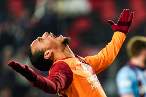 "Галатасарай" разгромил "Трабзонспор" и вышел в финал Суперкубка Турции - ВИДЕО