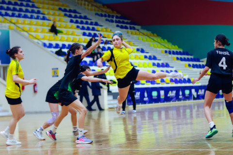 Состоялось республиканское первенство по гандболу среди девочек-подростков - ФОТО