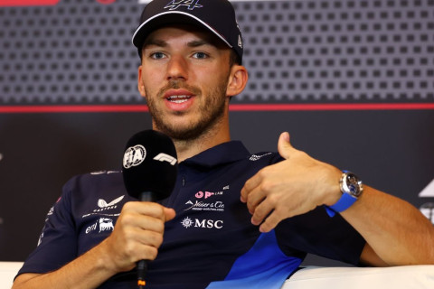 Пилот Формулы-1 подвергся критике из-за фото в стиле Шумахера в день его рождения - ФОТО