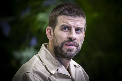 Meydanda məğlub olan Pikeyə Şakiranın mahnsı ilə sataşdılar - VİDEO