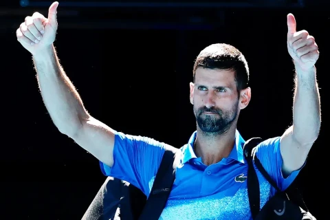 Джокович снялся с турнира в Аделаиде