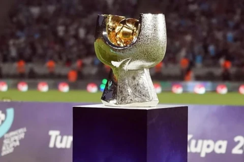 "Фенербахче" сыграет с "Галатасараем" в финале Суперкубка Турции - ВИДЕО