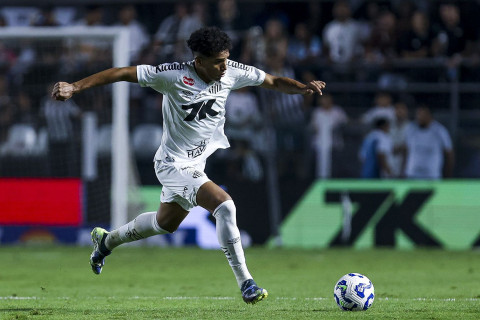 “Tottenhem” “Santos”un müdafiəçisi üçün yeni təklif göndərib