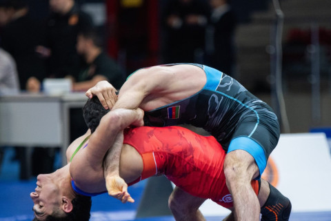 Определились финалисты второго дня чемпионата Азербайджана по борьбе - ФОТО