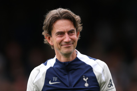 “Tottenhem”in baş məşqçisi “Arsenal” brendli stəkanla görüntüləndi - FOTO