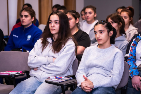 В сборной Азербайджана по дзюдо среди девушек прошел тренинг по поведению в соцсетях - ФОТО