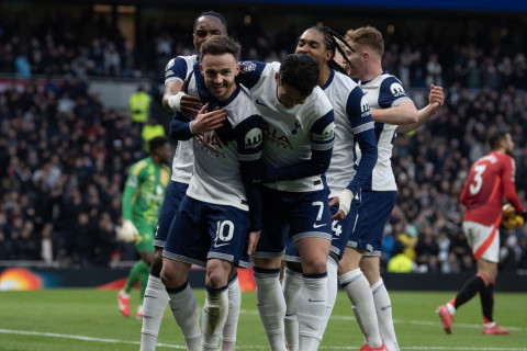 “Tottenhem” “Aston Villa” ilə retro formada oynayacaq