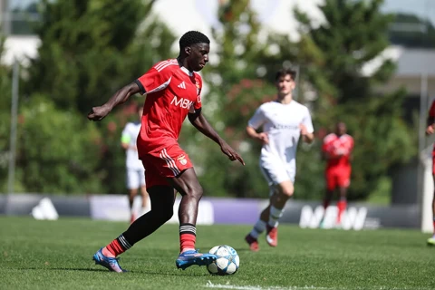 “Barselona” “Benfika”nın gənc sağ cinah müdafiəçisini izləyir