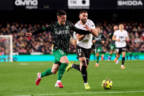 "Валенсия" ушла от поражения в матче с "Эльче"