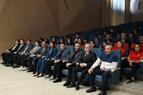 Fərid Qayıbov ötən ay ərzində beynəlxalq yarışlarda yüksək nəticələr əldə etmiş idmançılarla görüşüb