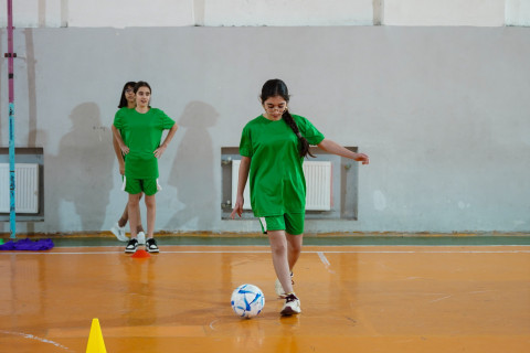“Məktəblərdə Futbol Dərsi” layihəsi davam edir - FOTO